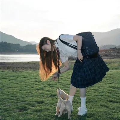 拿针的女孩